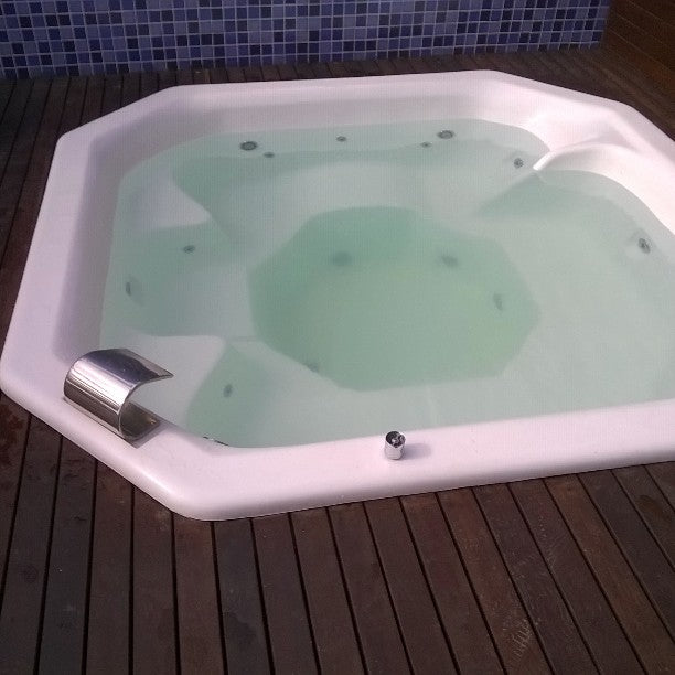 SPA FENIX (2,20 x 2,20) HIDROMASSAGEM + AQUECEDOR + LED + FILTRO + OZONIO